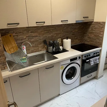 Refurbished In A Quiet Area Appartamento *